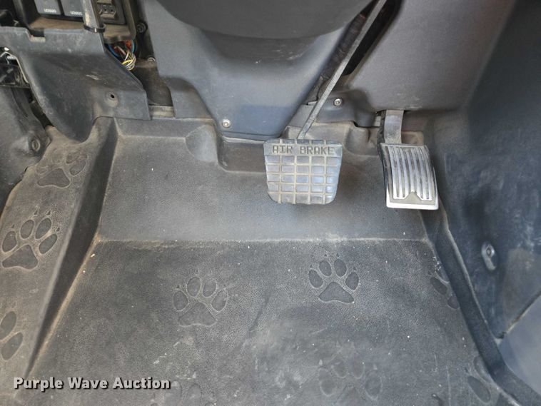 image for item FB9410 2017 Mack CXU613 semi truck