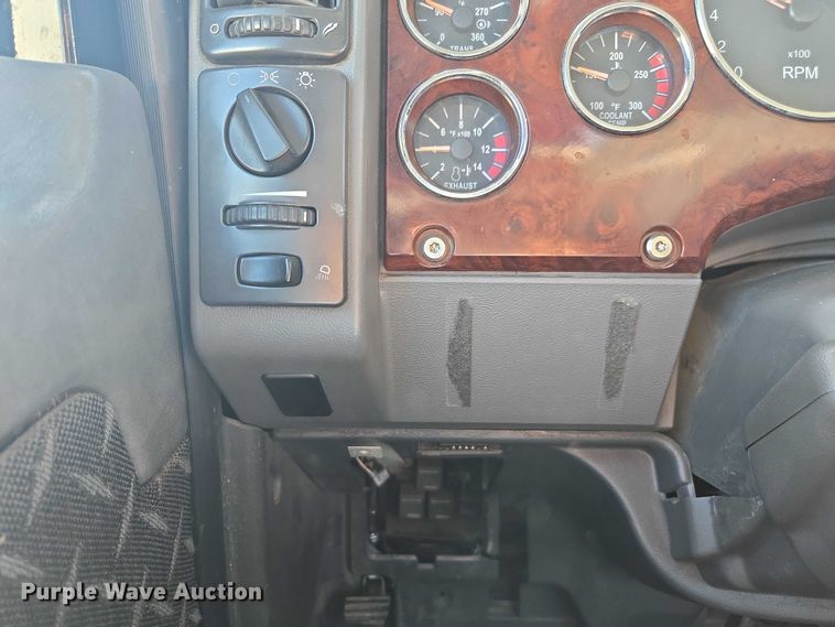 image for item FB9410 2017 Mack CXU613 semi truck