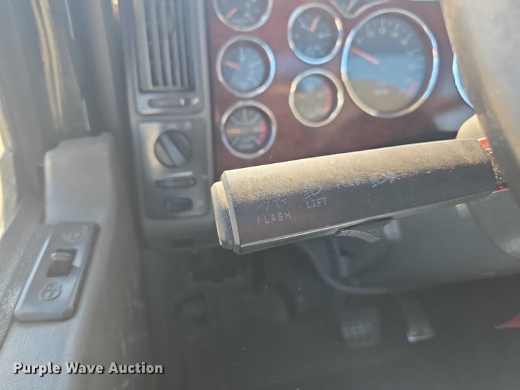 image for item FB9410 2017 Mack CXU613 semi truck