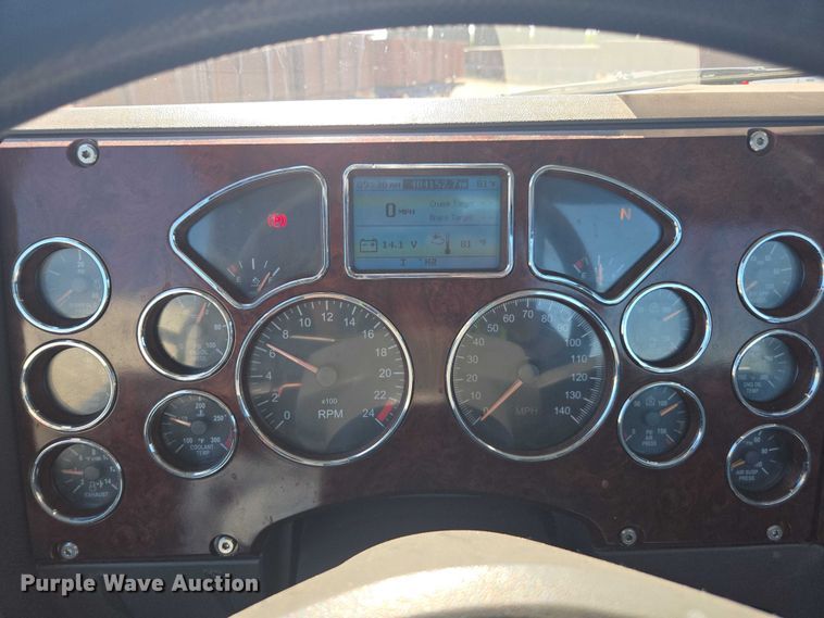 image for item FB9410 2017 Mack CXU613 semi truck