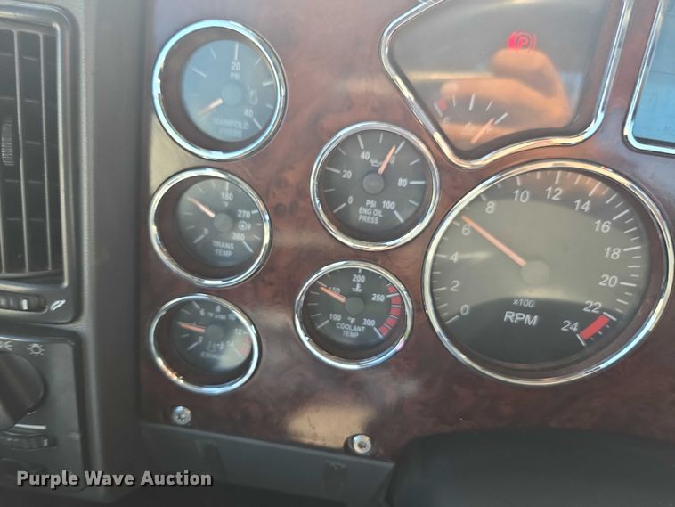 image for item FB9410 2017 Mack CXU613 semi truck