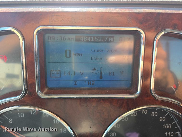 image for item FB9410 2017 Mack CXU613 semi truck