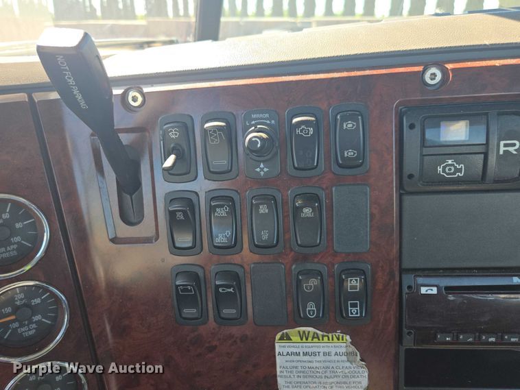 image for item FB9410 2017 Mack CXU613 semi truck