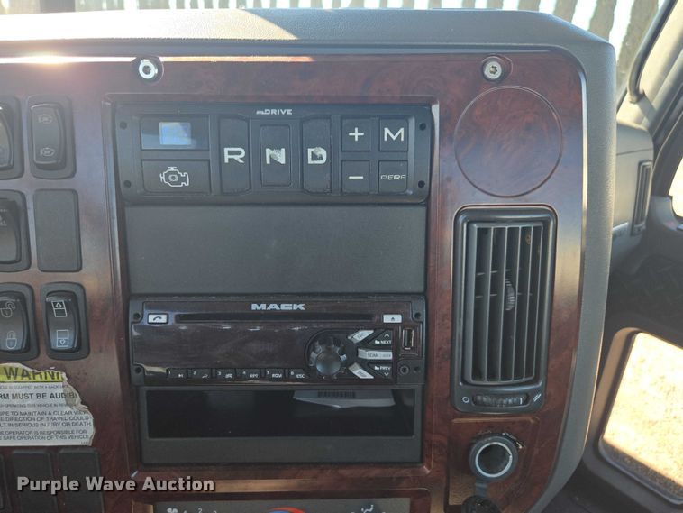 image for item FB9410 2017 Mack CXU613 semi truck