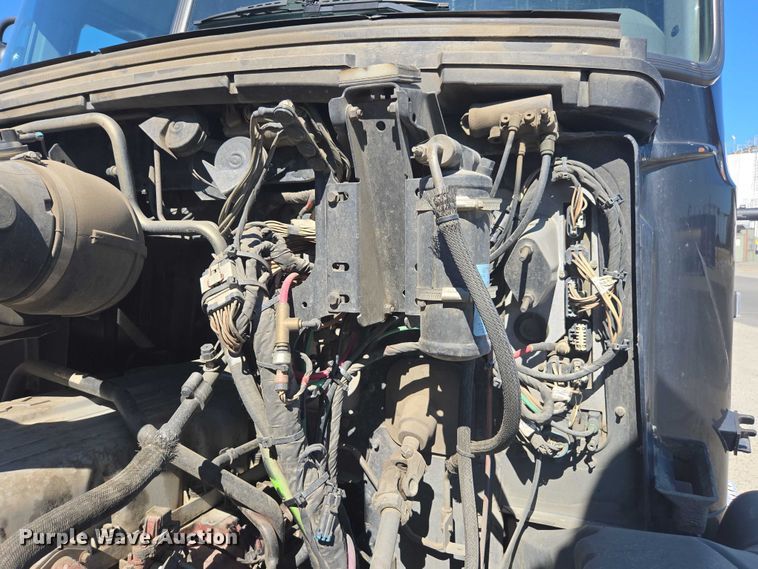 image for item FB9410 2017 Mack CXU613 semi truck