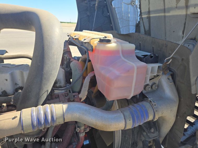 image for item FB9410 2017 Mack CXU613 semi truck