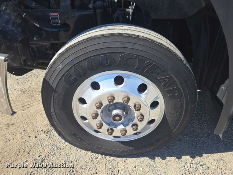 image for item FB9410 2017 Mack CXU613 semi truck