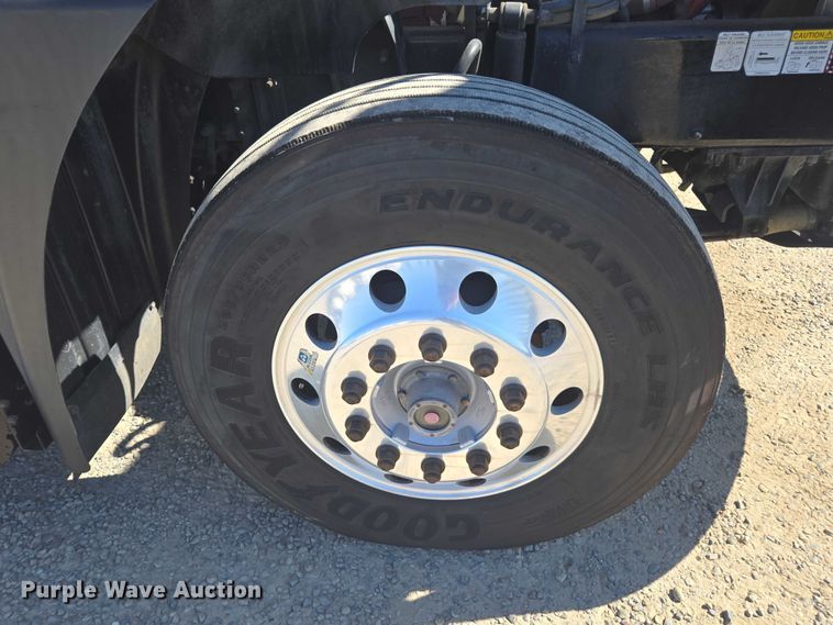 image for item FB9410 2017 Mack CXU613 semi truck