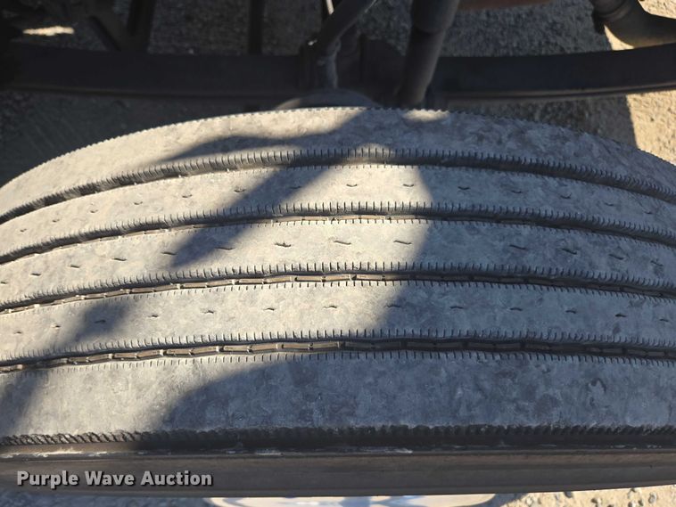 image for item FB9410 2017 Mack CXU613 semi truck