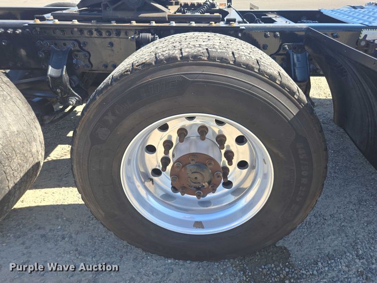 image for item FB9410 2017 Mack CXU613 semi truck