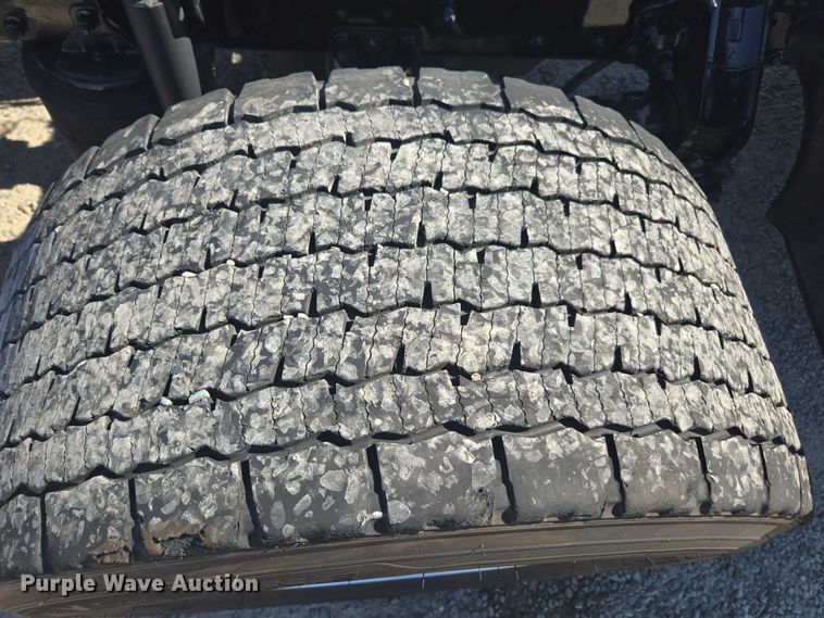 image for item FB9410 2017 Mack CXU613 semi truck