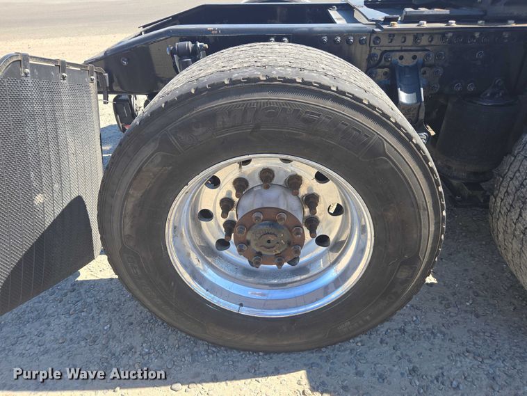 image for item FB9410 2017 Mack CXU613 semi truck