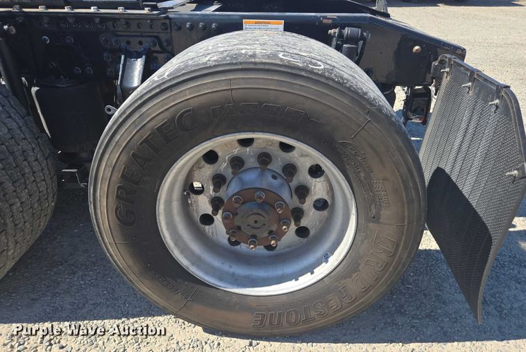 image for item FB9410 2017 Mack CXU613 semi truck