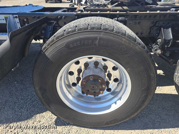 image for item FB9410 2017 Mack CXU613 semi truck