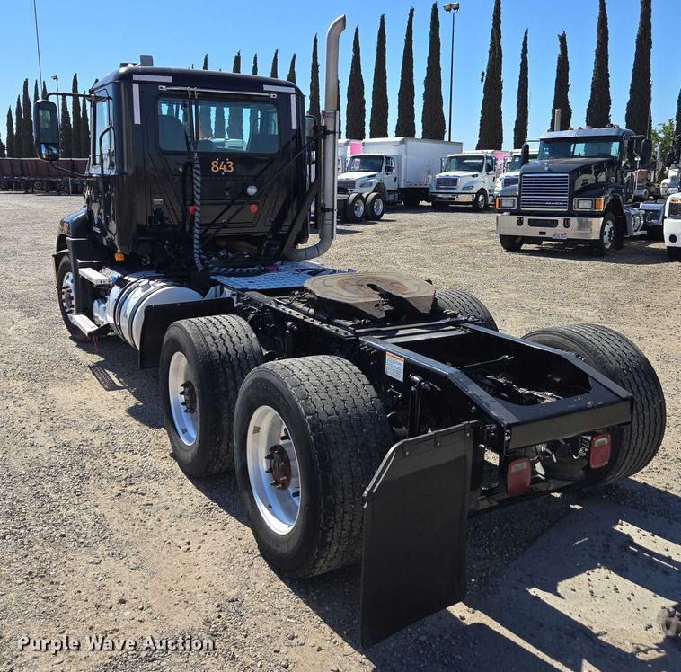 image for item FB9411 2017 Mack CXU613 semi truck