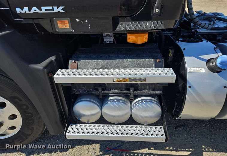 image for item FB9411 2017 Mack CXU613 semi truck