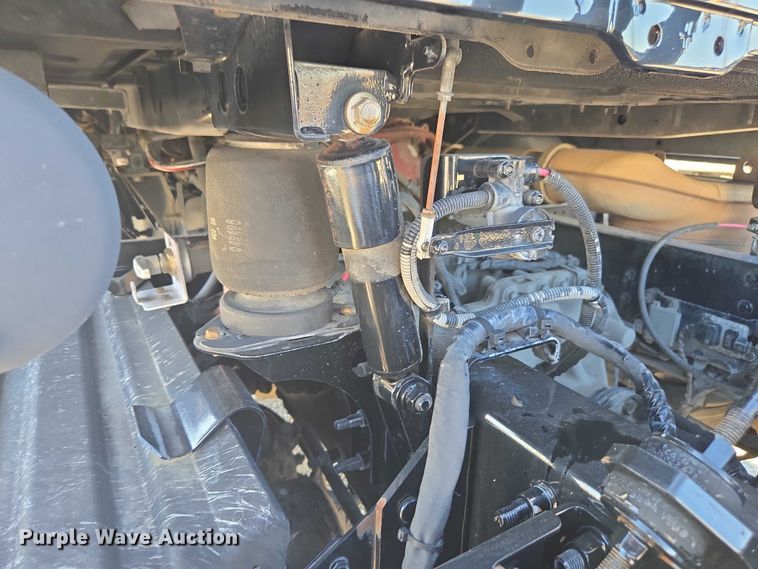 image for item FB9411 2017 Mack CXU613 semi truck