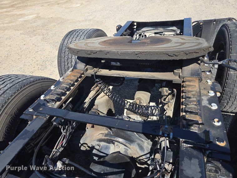 image for item FB9411 2017 Mack CXU613 semi truck