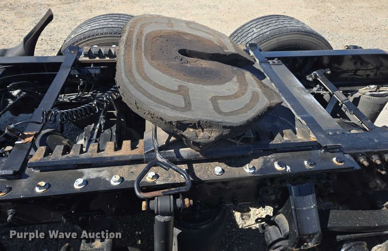 image for item FB9411 2017 Mack CXU613 semi truck