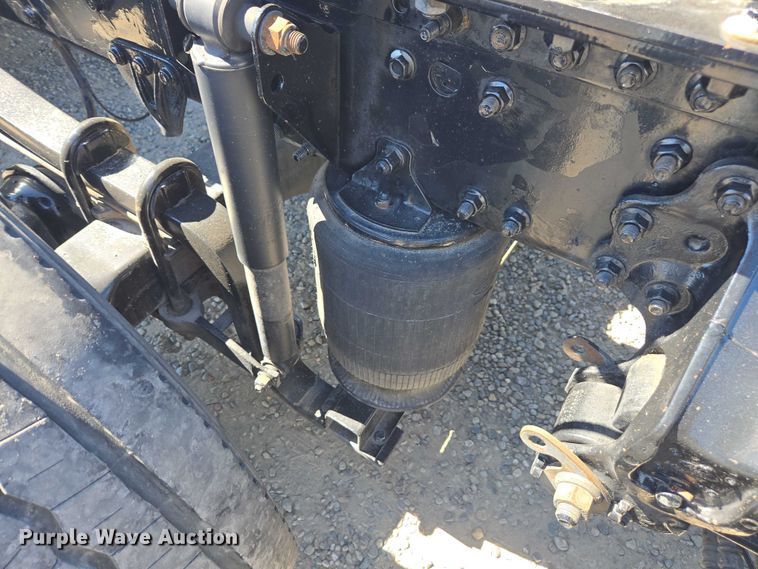 image for item FB9411 2017 Mack CXU613 semi truck