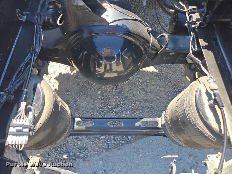 image for item FB9411 2017 Mack CXU613 semi truck