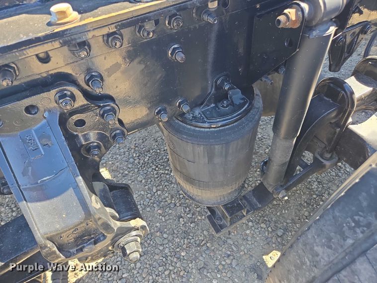 image for item FB9411 2017 Mack CXU613 semi truck