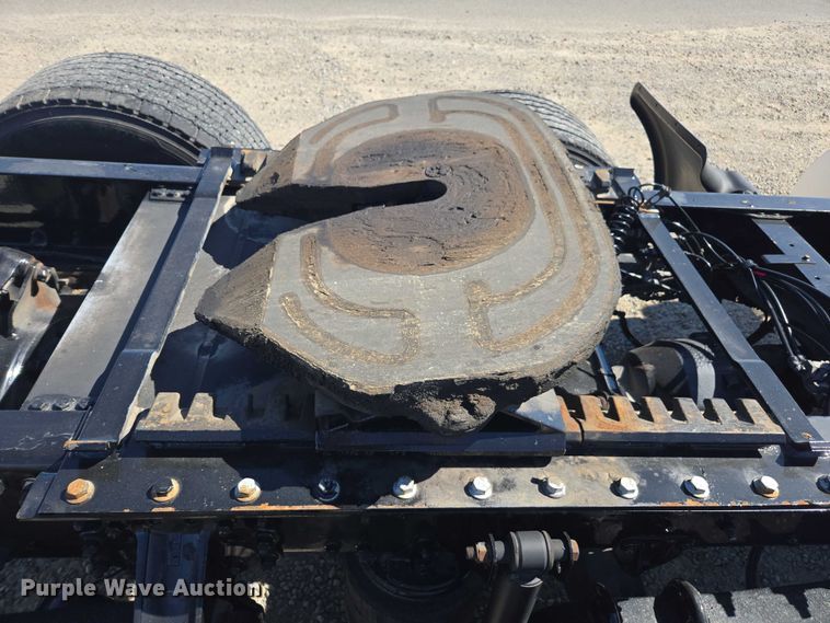 image for item FB9411 2017 Mack CXU613 semi truck