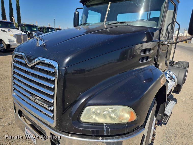 image for item FB9411 2017 Mack CXU613 semi truck