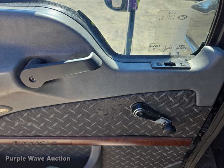 image for item FB9411 2017 Mack CXU613 semi truck