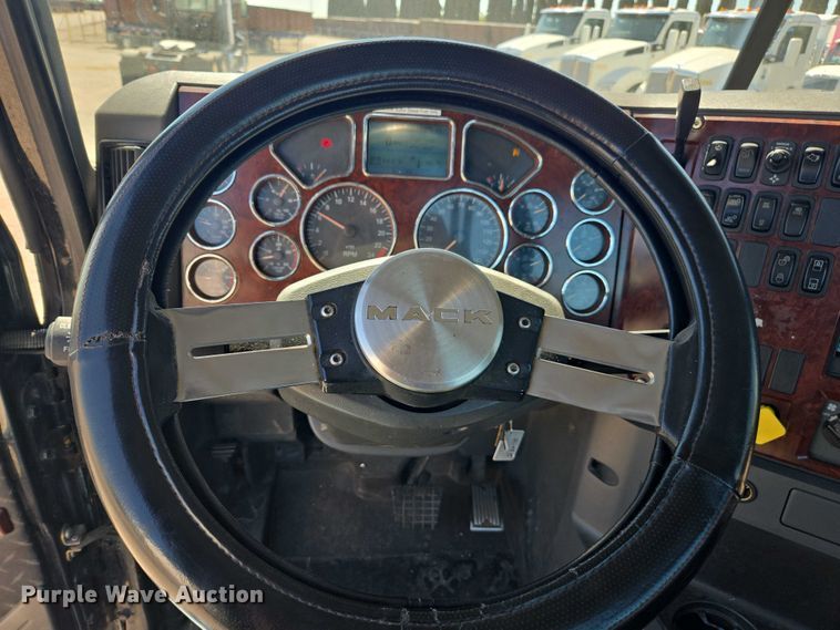 image for item FB9411 2017 Mack CXU613 semi truck