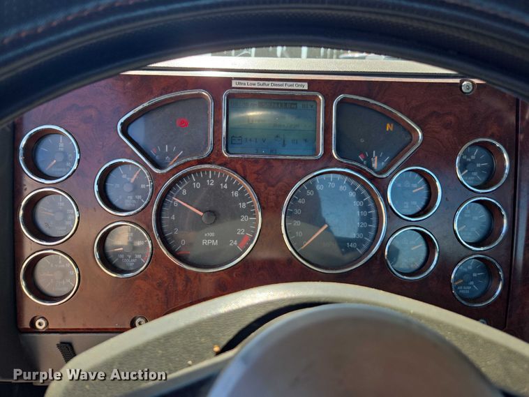 image for item FB9411 2017 Mack CXU613 semi truck