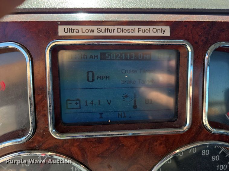 image for item FB9411 2017 Mack CXU613 semi truck