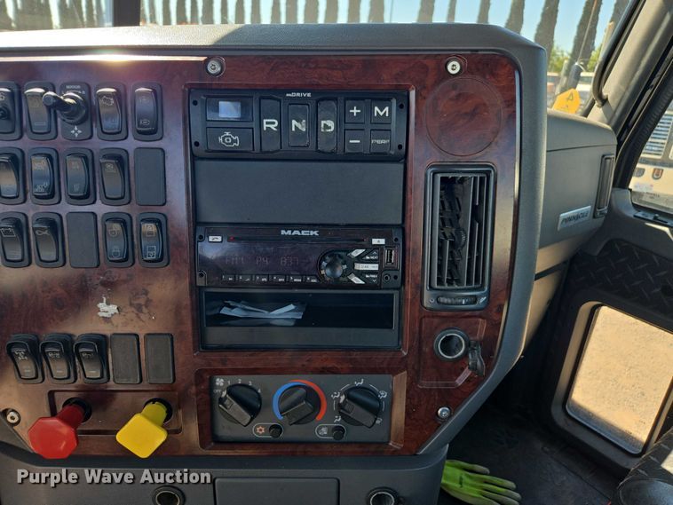 image for item FB9411 2017 Mack CXU613 semi truck