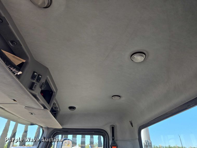 image for item FB9411 2017 Mack CXU613 semi truck