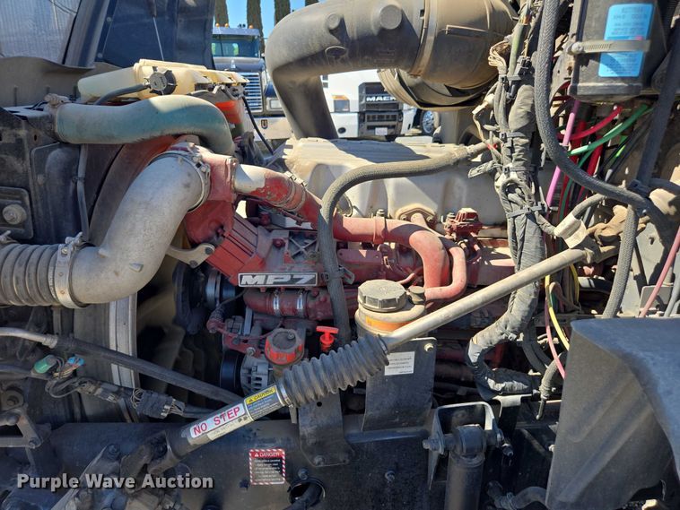 image for item FB9411 2017 Mack CXU613 semi truck