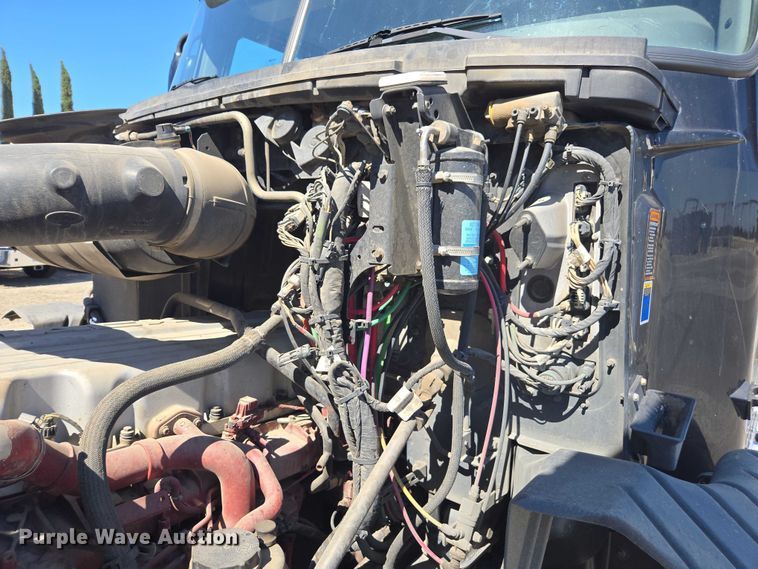 image for item FB9411 2017 Mack CXU613 semi truck