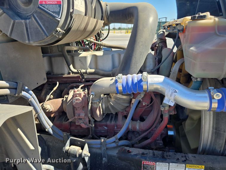 image for item FB9411 2017 Mack CXU613 semi truck