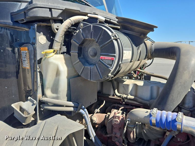 image for item FB9411 2017 Mack CXU613 semi truck