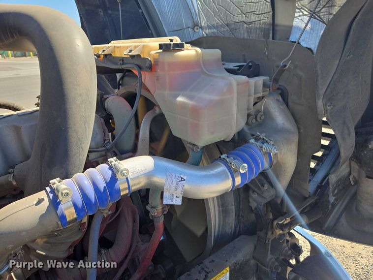 image for item FB9411 2017 Mack CXU613 semi truck