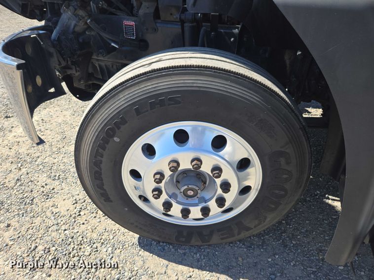 image for item FB9411 2017 Mack CXU613 semi truck