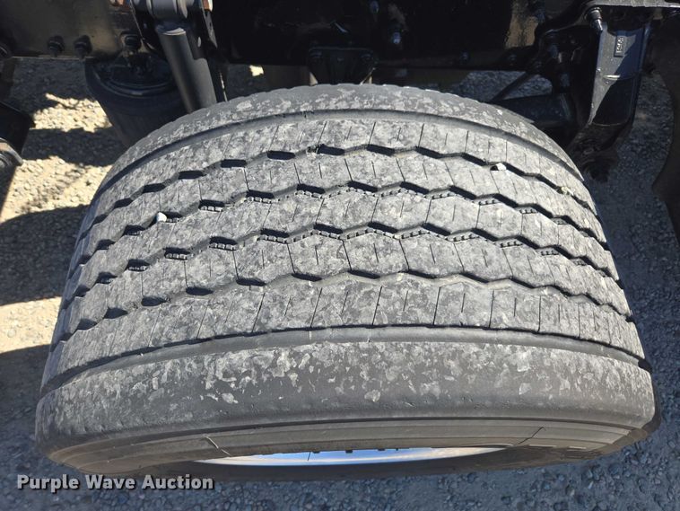 image for item FB9411 2017 Mack CXU613 semi truck