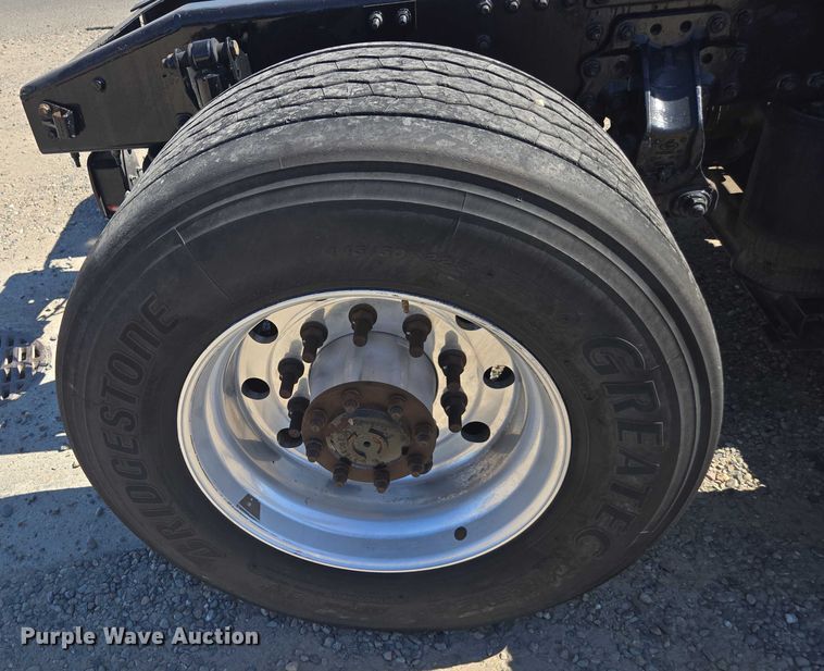 image for item FB9411 2017 Mack CXU613 semi truck