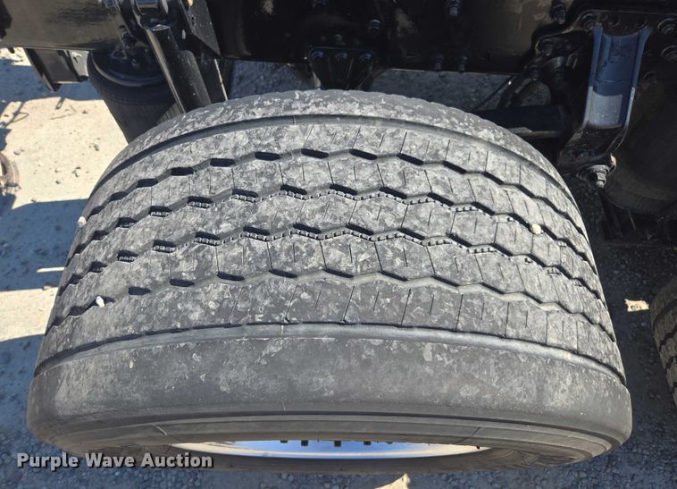 image for item FB9411 2017 Mack CXU613 semi truck