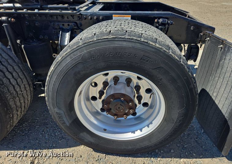 image for item FB9411 2017 Mack CXU613 semi truck