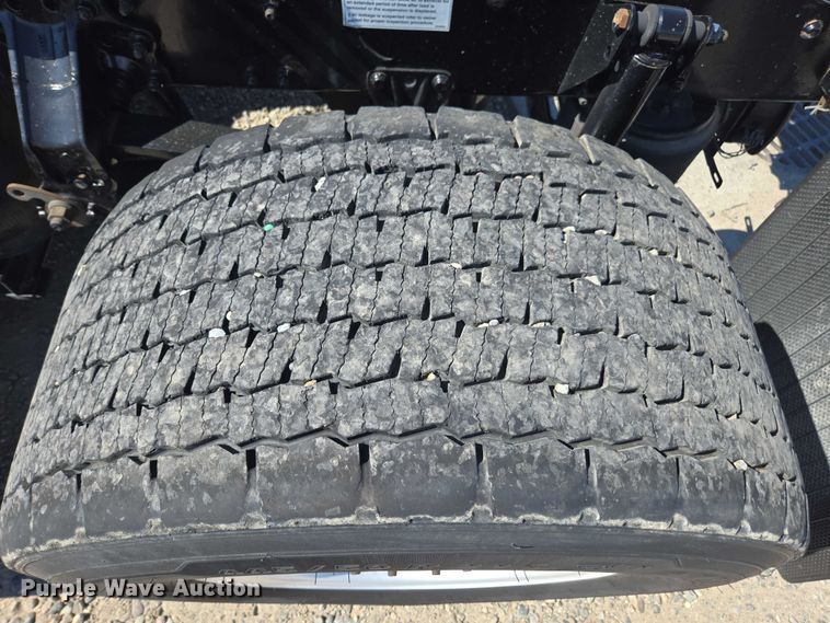 image for item FB9411 2017 Mack CXU613 semi truck