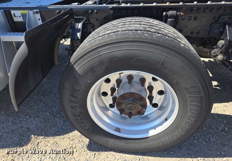 image for item FB9411 2017 Mack CXU613 semi truck