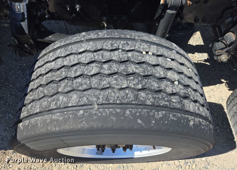 image for item FB9411 2017 Mack CXU613 semi truck