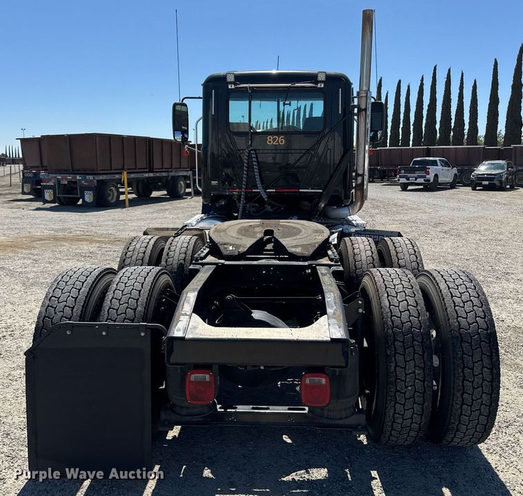 image for item FB9412 2014 Mack CHU613 semi truck