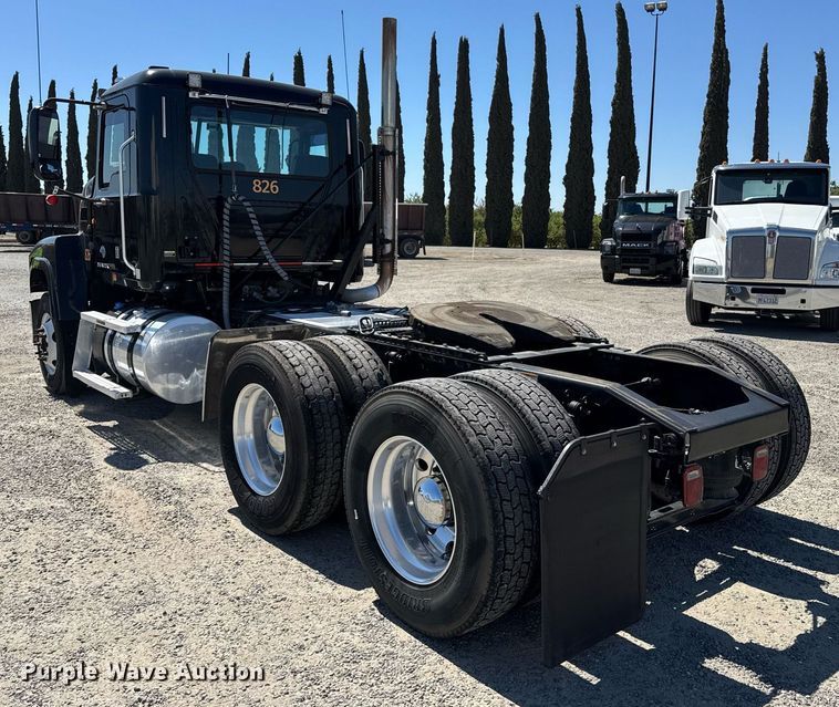 image for item FB9412 2014 Mack CHU613 semi truck