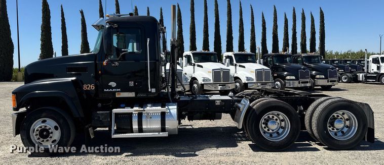 image for item FB9412 2014 Mack CHU613 semi truck